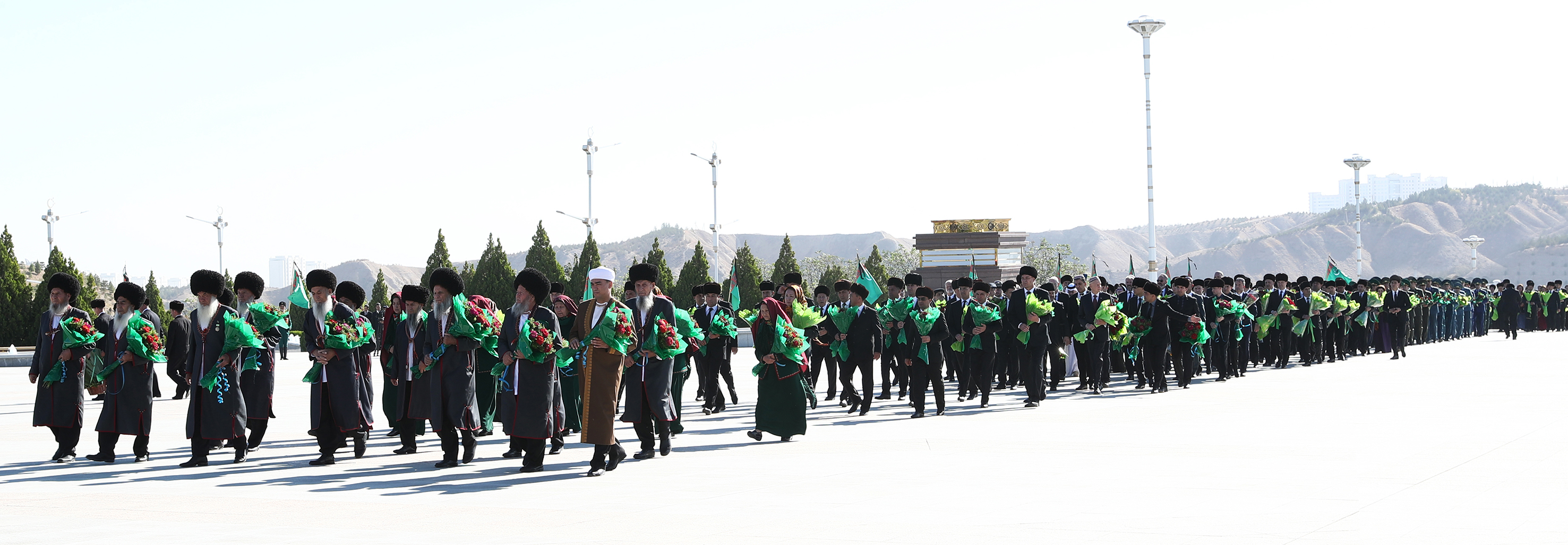 Hormatly Prezidentimiz Hatyra güni mynasybetli çärelere gatnaşdy
